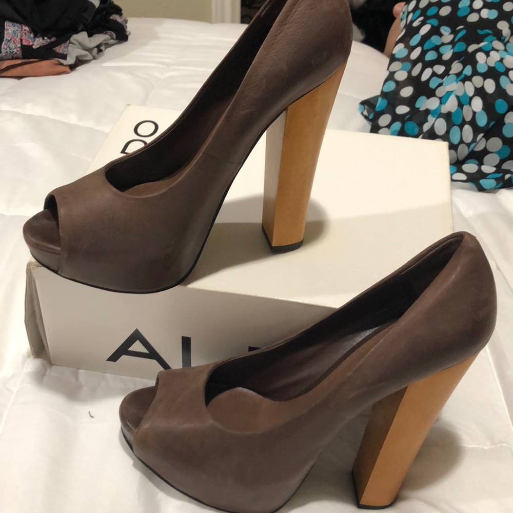 Aldo brown high heel size 9